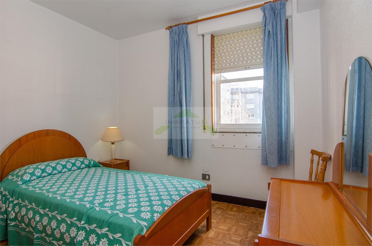 Foto 18 Piso muy luminoso de 95m2 con 5 dormitorios próximo a la intermodal y Parque de Vioño.-  