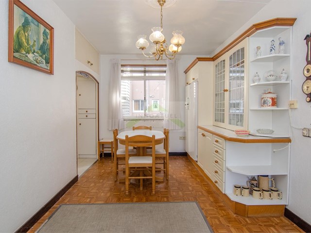 Piso muy luminoso de 95m2 con 5 dormitorios próximo a la intermodal y Parque de Vioño.-   - A Coruña