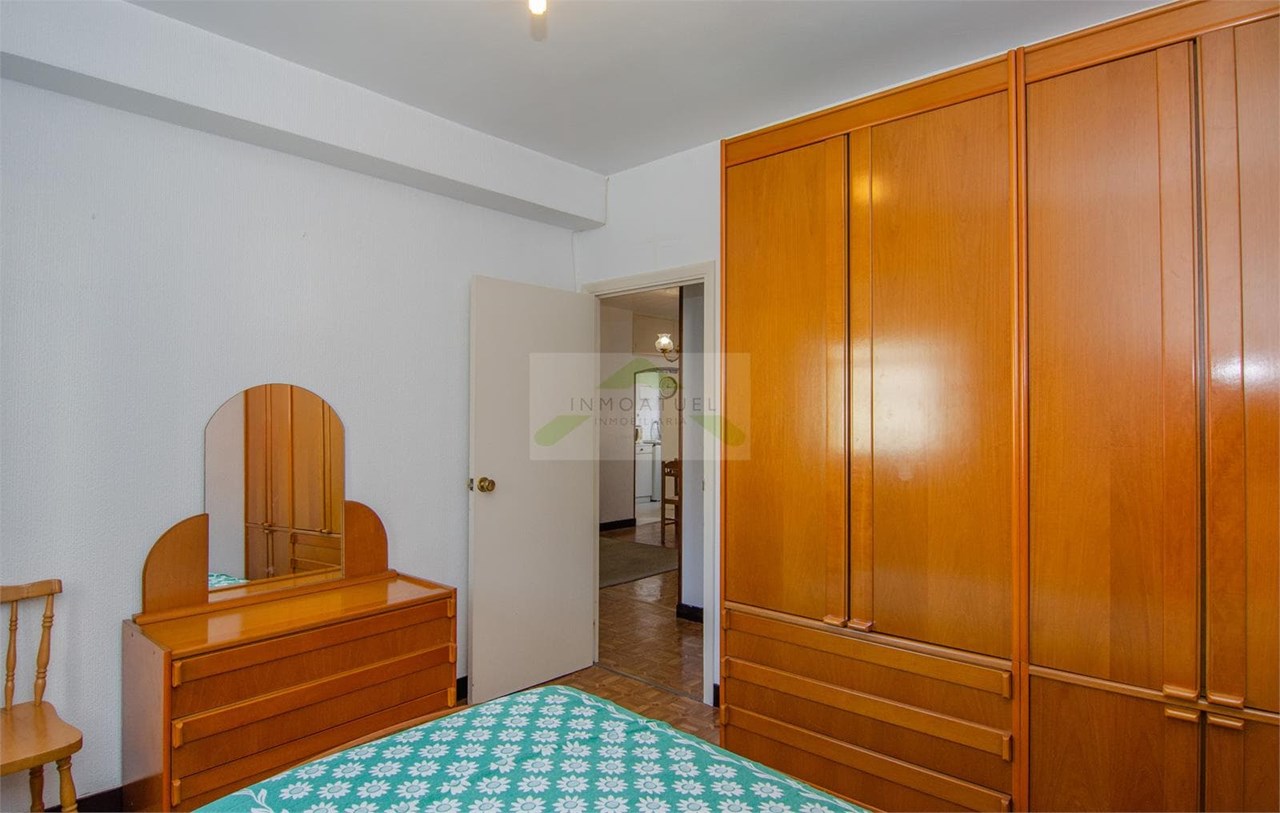 Foto 20 Piso muy luminoso de 95m2 con 5 dormitorios próximo a la intermodal y Parque de Vioño.-  