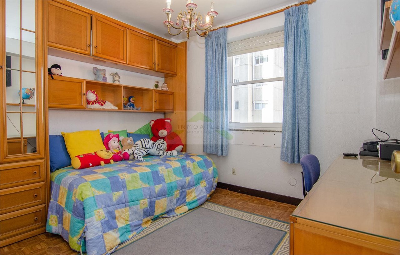 Foto 26 Piso muy luminoso de 95m2 con 5 dormitorios próximo a la intermodal y Parque de Vioño.-  