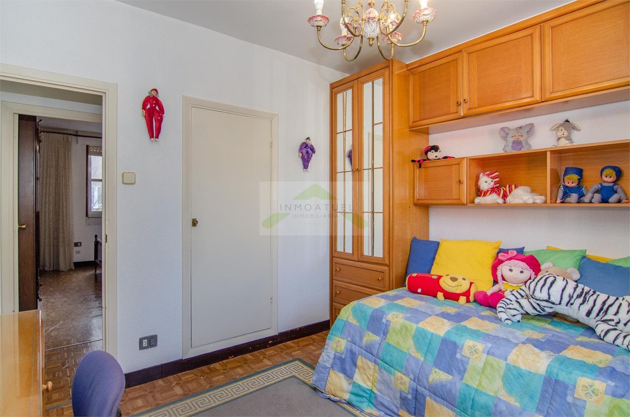 Foto 27 Piso muy luminoso de 95m2 con 5 dormitorios próximo a la intermodal y Parque de Vioño.-  