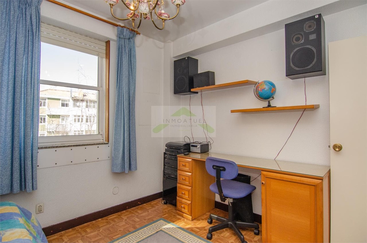 Foto 29 Piso muy luminoso de 95m2 con 5 dormitorios próximo a la intermodal y Parque de Vioño.-  