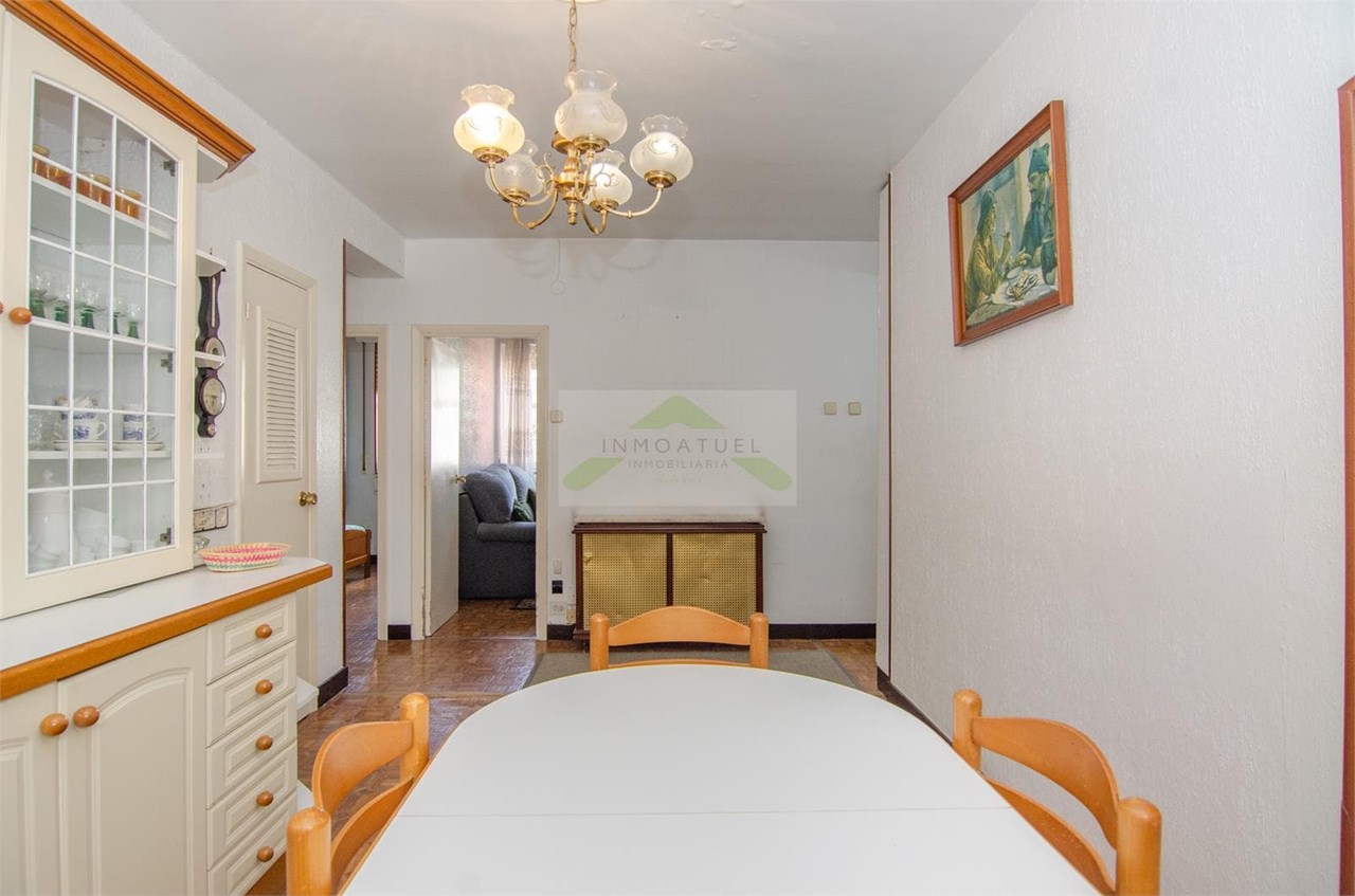 Foto 5 Piso muy luminoso de 95m2 con 5 dormitorios próximo a la intermodal y Parque de Vioño.-  