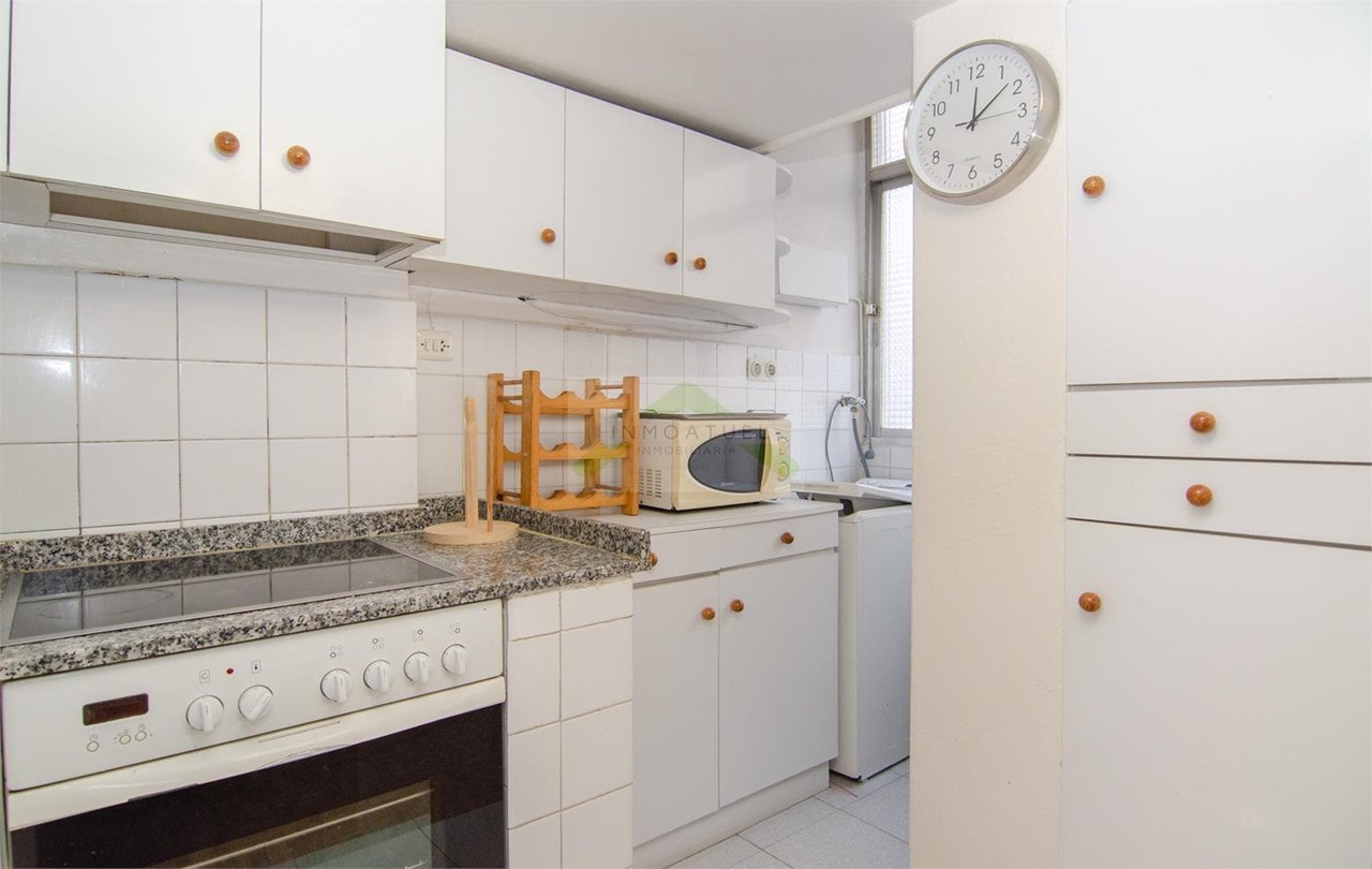 Foto 7 Piso muy luminoso de 95m2 con 5 dormitorios próximo a la intermodal y Parque de Vioño.-  