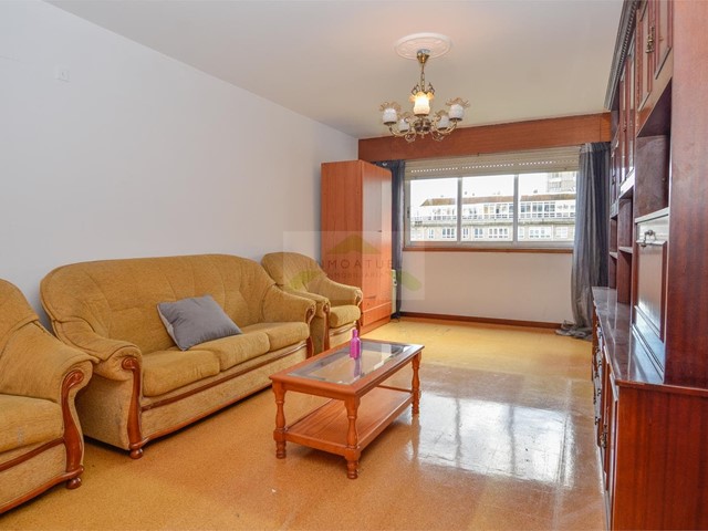 Piso muy soleado de 88m2 con ascensor, zona Sagrada Familia.-  - A Coruña