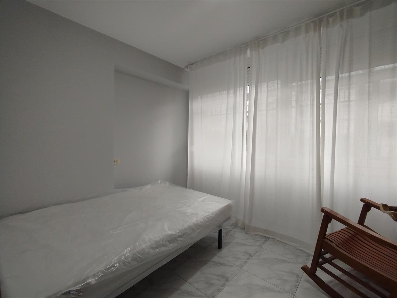 Foto 19 SOLO PARA ESTUDIANTES.- piso de 103m2 con cuatro dormitorios, zona Barrio de Las Flores.