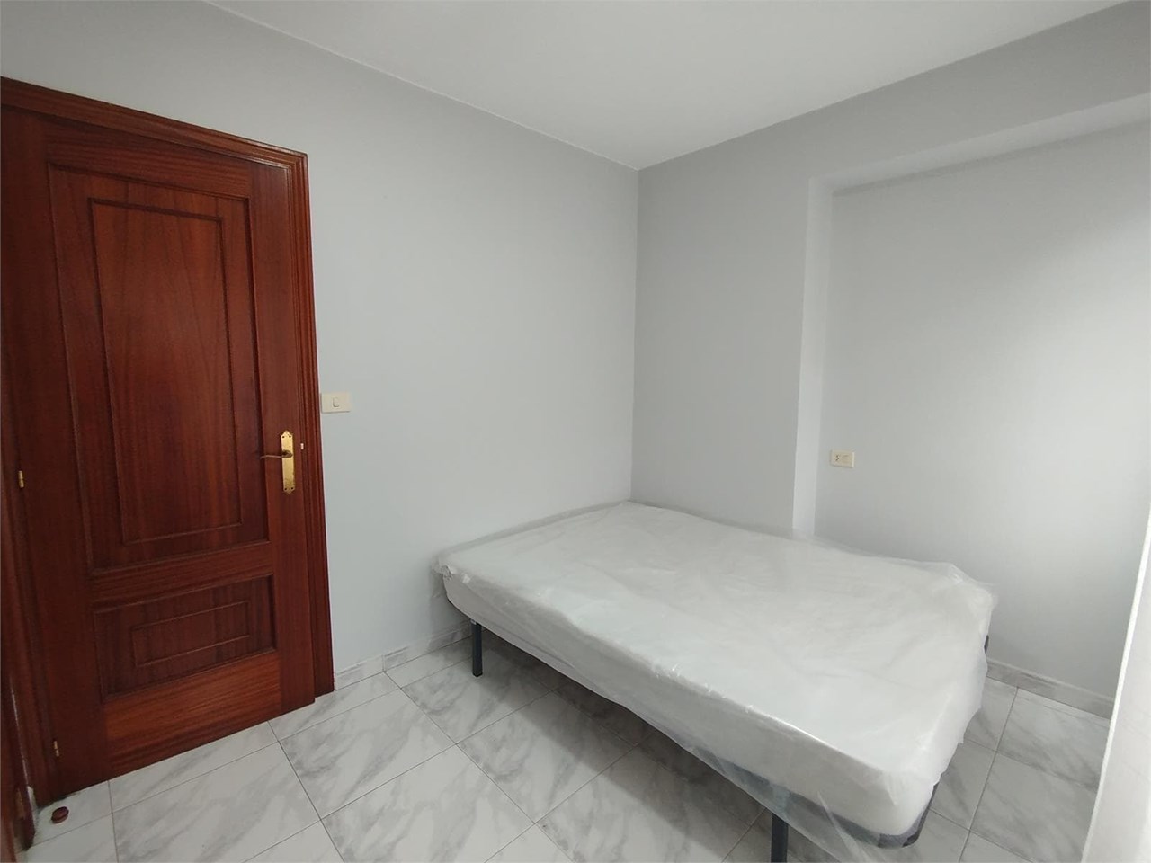 Foto 21 SOLO PARA ESTUDIANTES.- piso de 103m2 con cuatro dormitorios, zona Barrio de Las Flores.