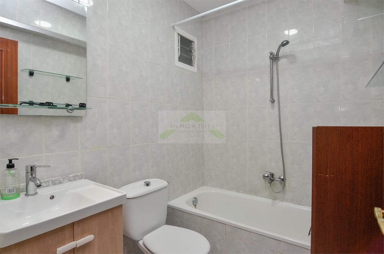 Foto 5 SOLO PARA ESTUDIANTES.- piso de 103m2 con cuatro dormitorios, zona Barrio de Las Flores.