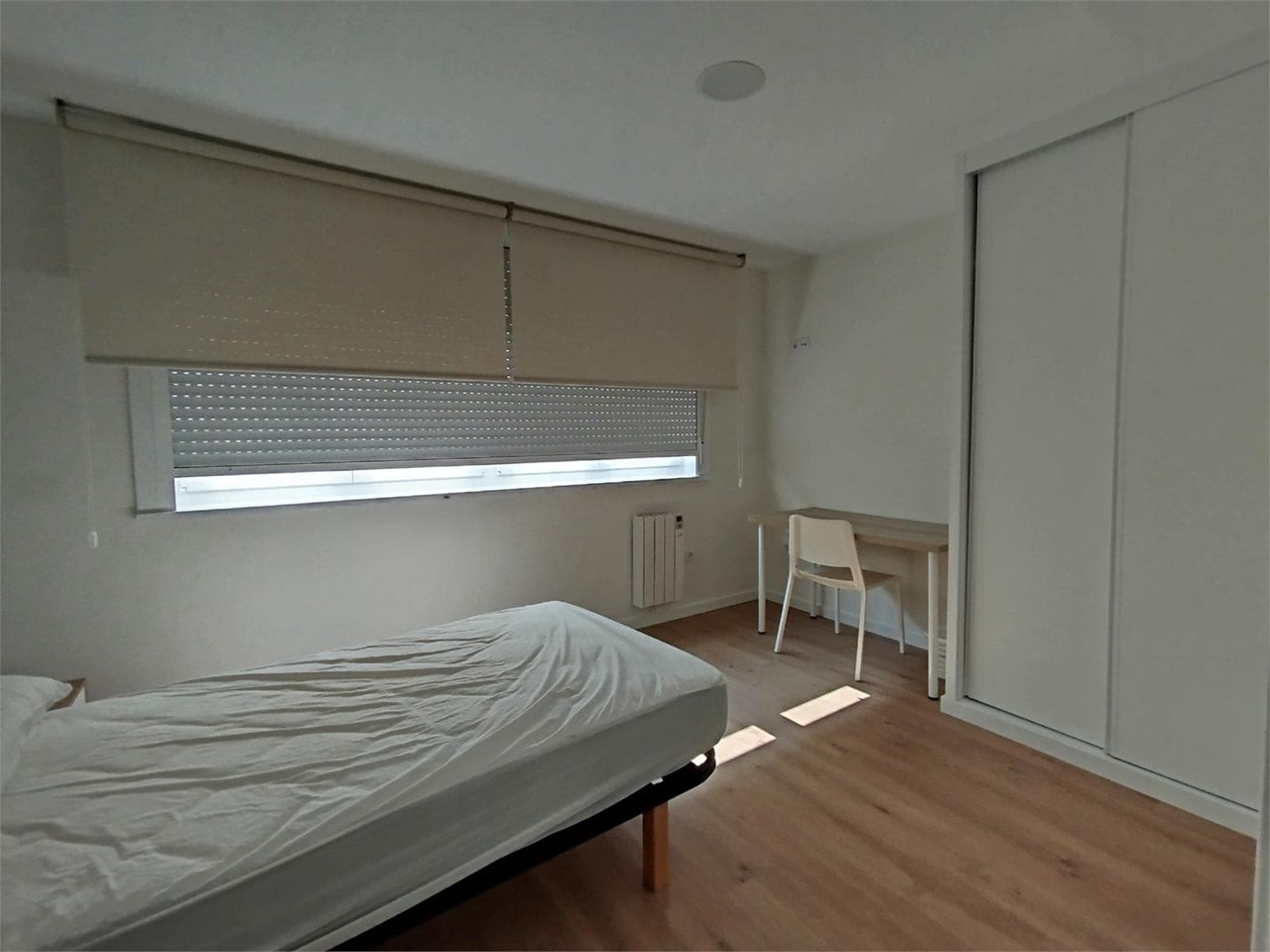 Foto 10 SOLO PARA ESTUDIANTES.- Piso de 121m2 y cuatro dormitorios.- Zona Ronda Outeiro.-  A Coruña.-
