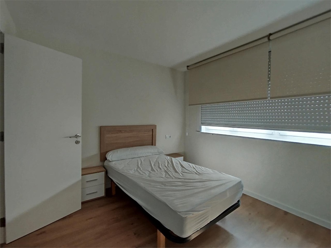 Foto 12 SOLO PARA ESTUDIANTES.- Piso de 121m2 y cuatro dormitorios.- Zona Ronda Outeiro.-  A Coruña.-