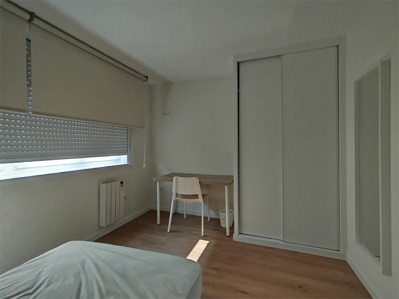 Foto 13 SOLO PARA ESTUDIANTES.- Piso de 121m2 y cuatro dormitorios.- Zona Ronda Outeiro.-  A Coruña.-