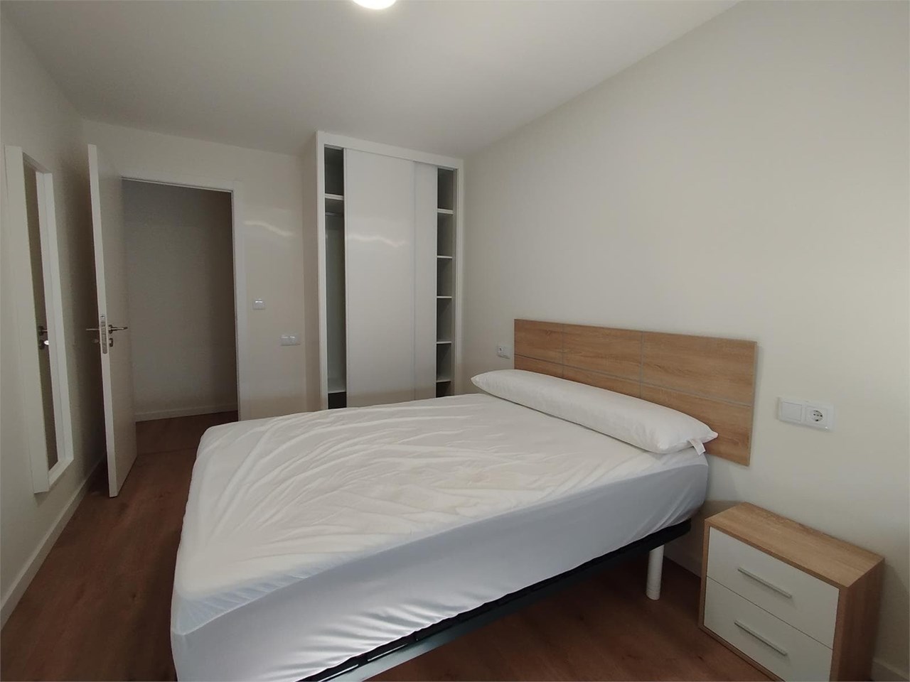 Foto 15 SOLO PARA ESTUDIANTES.- Piso de 121m2 y cuatro dormitorios.- Zona Ronda Outeiro.-  A Coruña.-