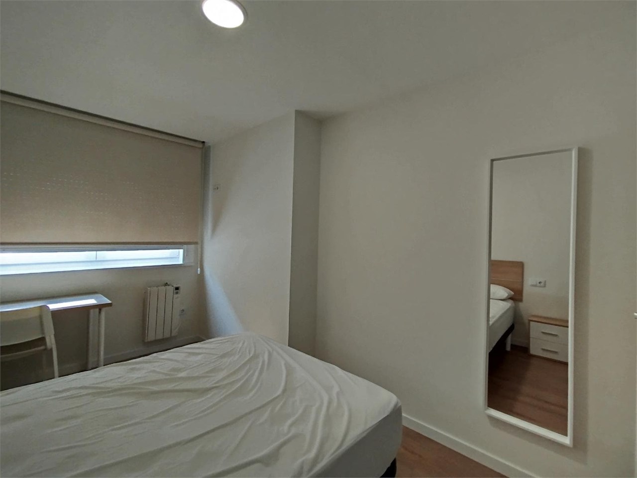 Foto 16 SOLO PARA ESTUDIANTES.- Piso de 121m2 y cuatro dormitorios.- Zona Ronda Outeiro.-  A Coruña.-
