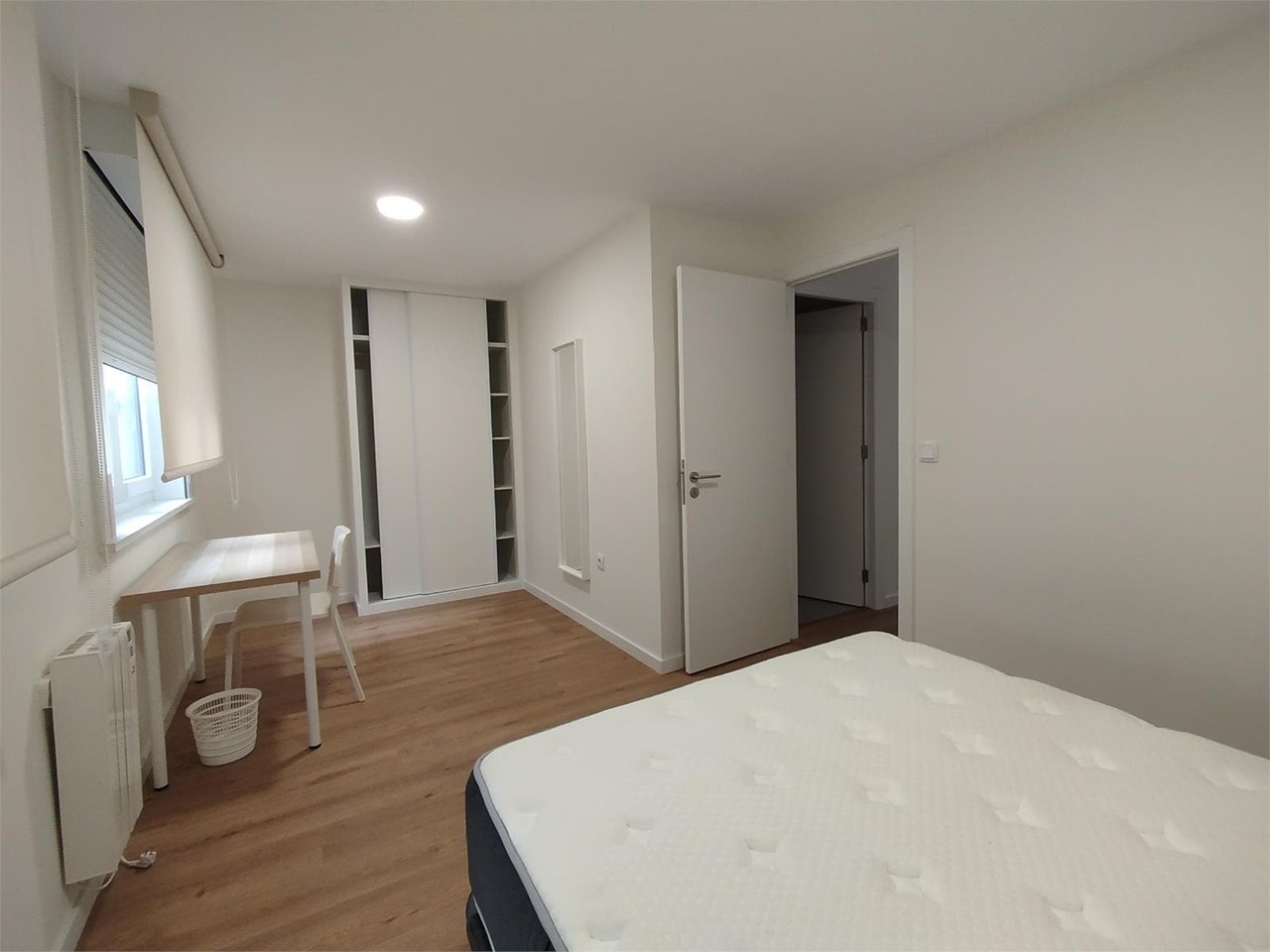 Foto 20 SOLO PARA ESTUDIANTES.- Piso de 121m2 y cuatro dormitorios.- Zona Ronda Outeiro.-  A Coruña.-