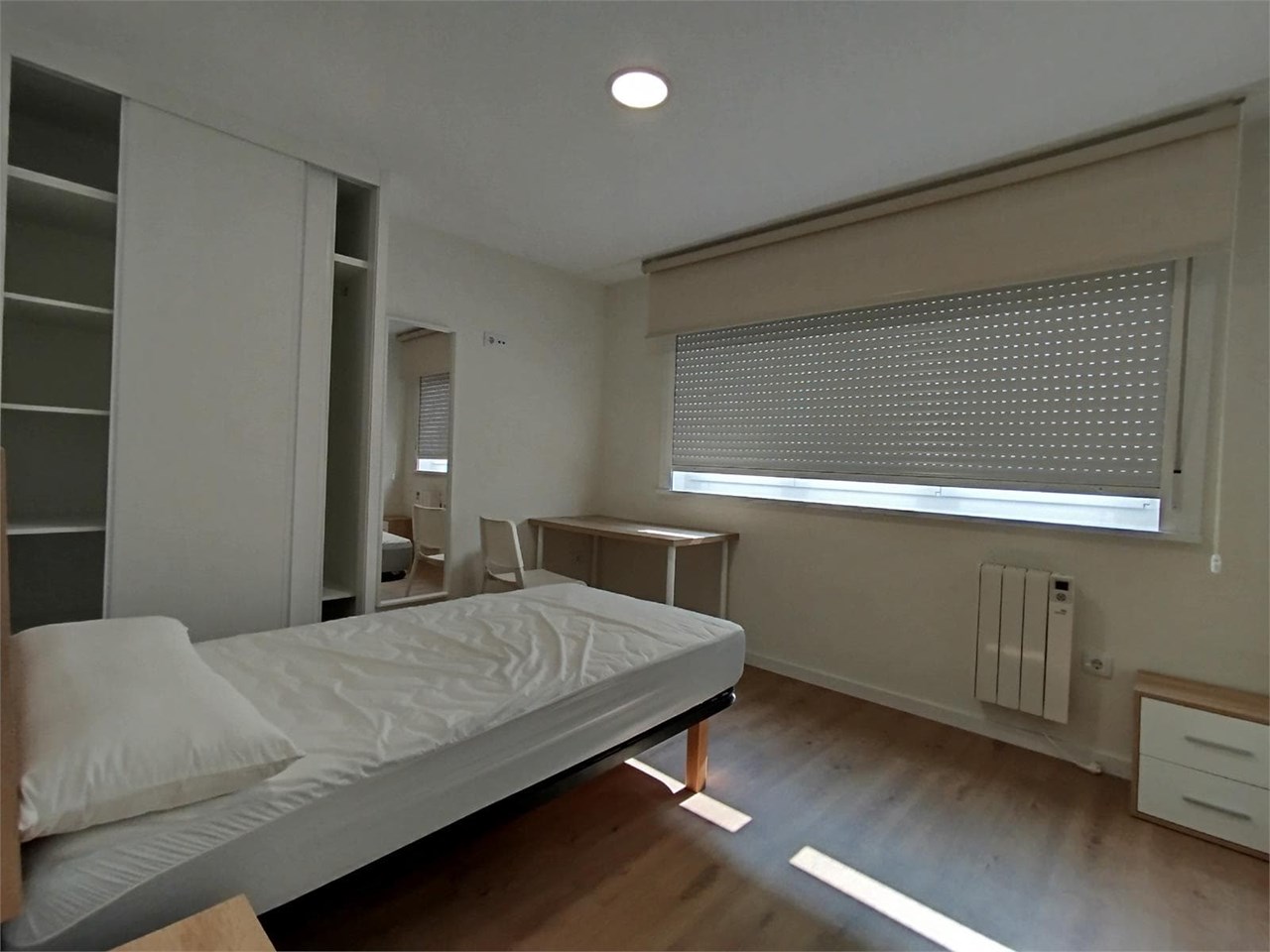 Foto 21 SOLO PARA ESTUDIANTES.- Piso de 121m2 y cuatro dormitorios.- Zona Ronda Outeiro.-  A Coruña.-