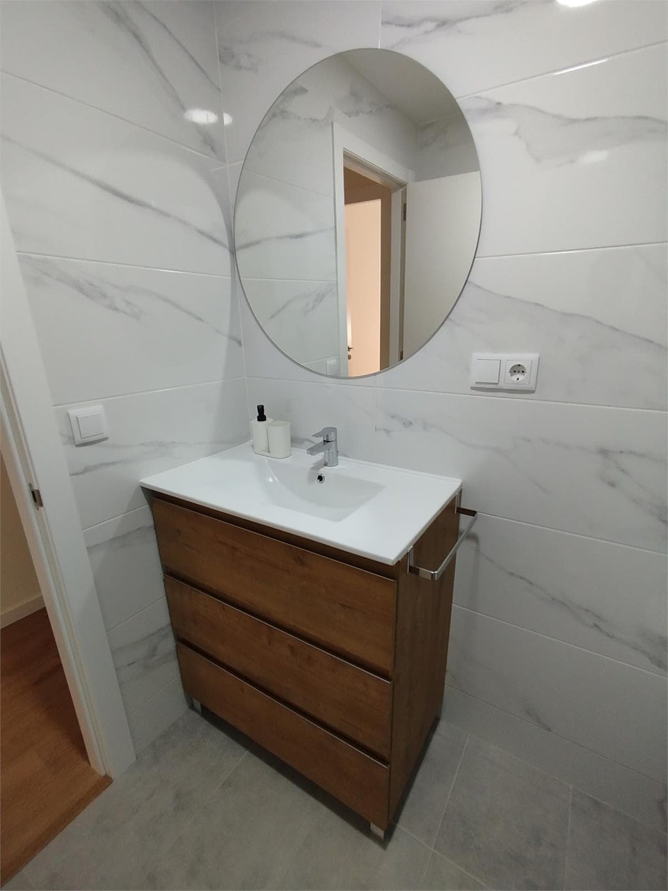 Foto 7 SOLO PARA ESTUDIANTES.- Piso de 121m2 y cuatro dormitorios.- Zona Ronda Outeiro.-  A Coruña.-