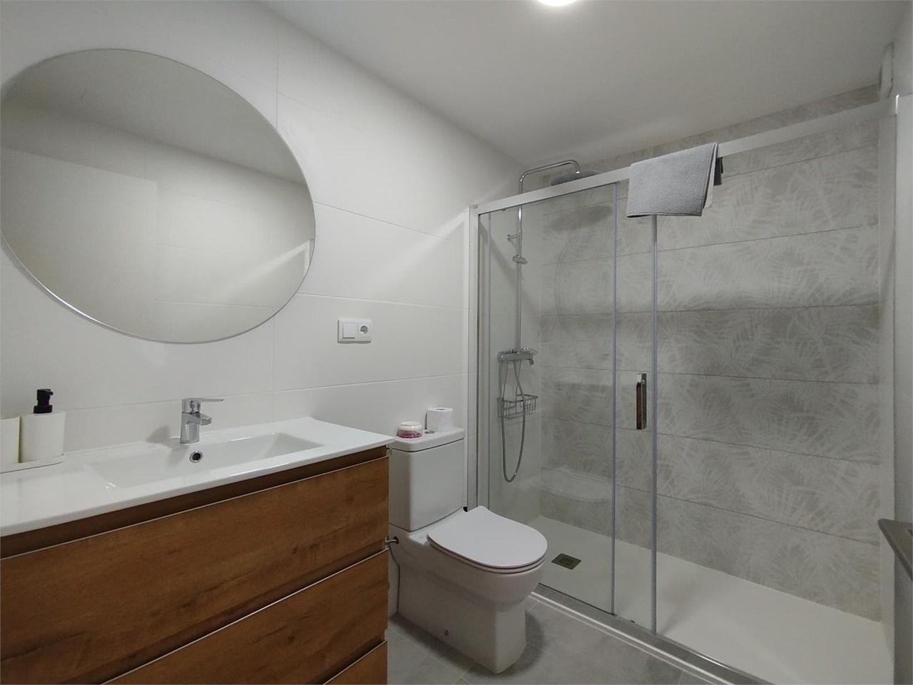Foto 8 SOLO PARA ESTUDIANTES.- Piso de 121m2 y cuatro dormitorios.- Zona Ronda Outeiro.-  A Coruña.-