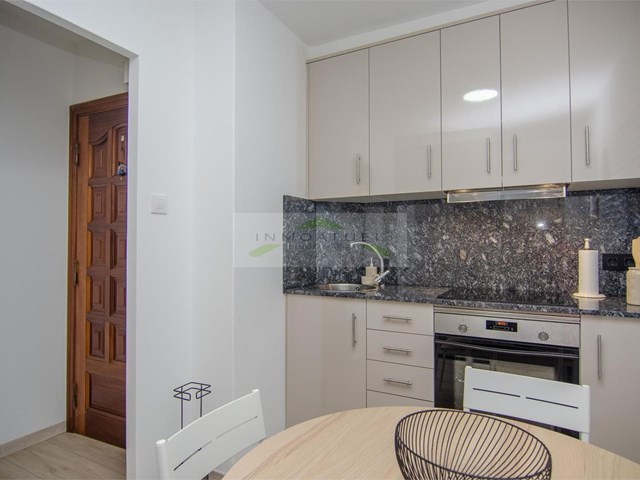 SOLO PARA ESTUDIANTES.- Piso de 57m2 útiles exterior y con ascensor, zona Mallos / Estación.  - A Coruña