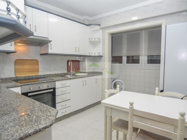 SOLO PARA ESTUDIANTES.- Piso de 74m2 útiles, zona Agra del Orzán / Conchiñas.-  - A Coruña