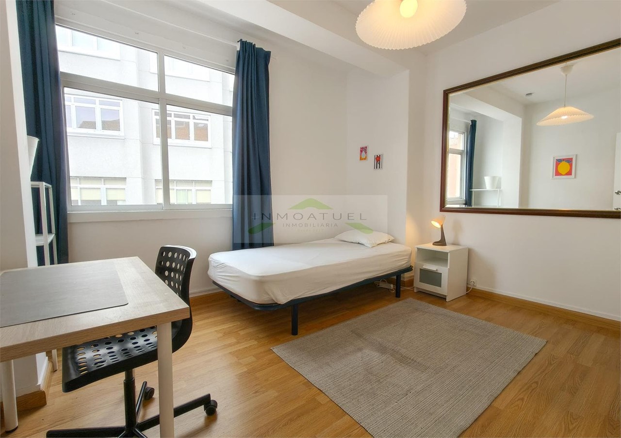 Foto 11 SOLO PARA ESTUDIANTES.- Piso de 81m2, cuatro dormitorios a 300 metros de la Renfe.