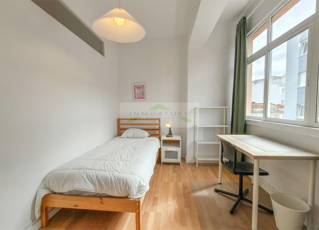 Foto 18 SOLO PARA ESTUDIANTES.- Piso de 81m2, cuatro dormitorios a 300 metros de la Renfe.