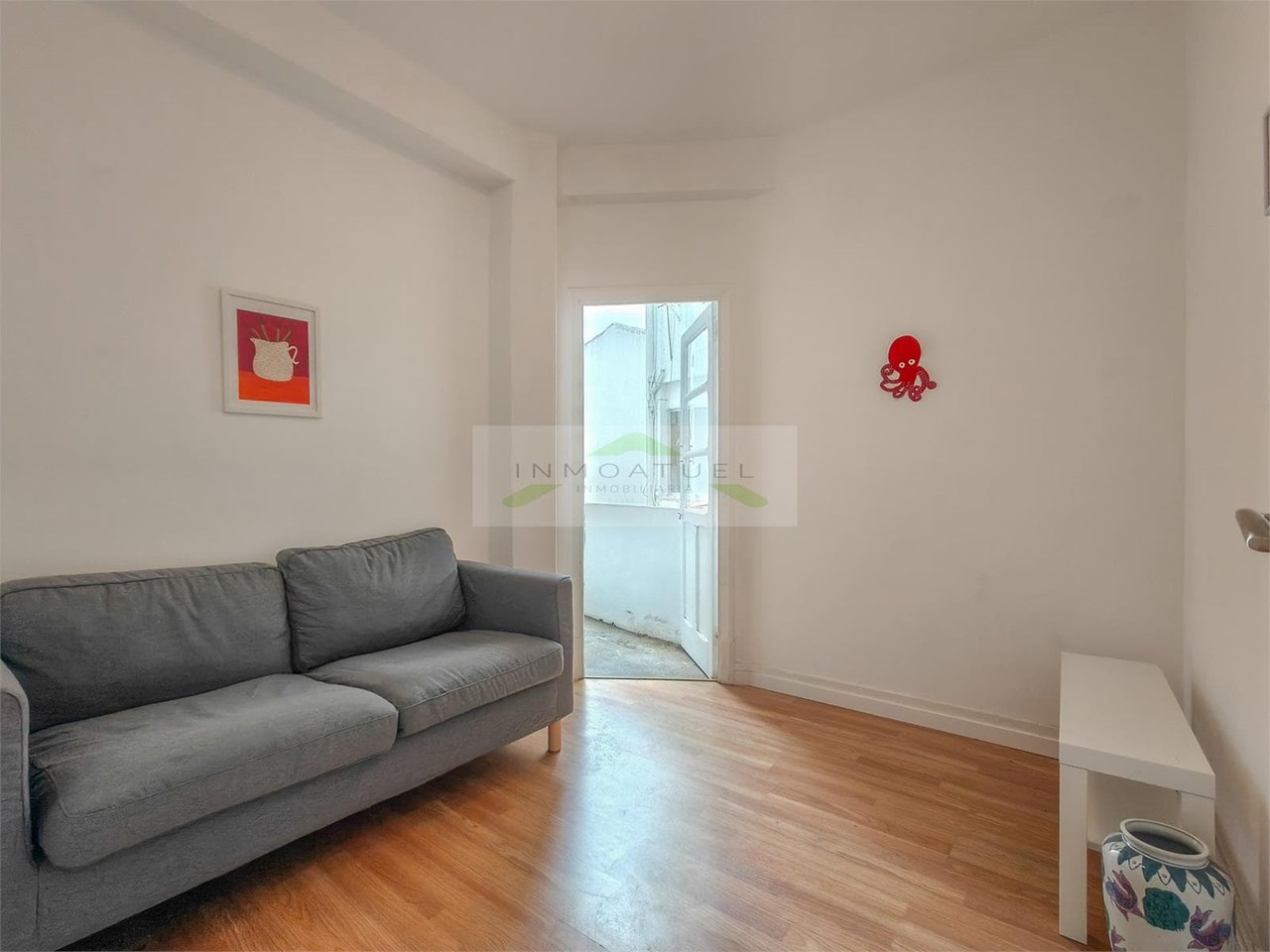 Foto 1 SOLO PARA ESTUDIANTES.- Piso de 81m2, cuatro dormitorios a 300 metros de la Renfe.
