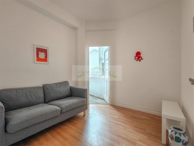 SOLO PARA ESTUDIANTES.- Piso de 81m2, cuatro dormitorios a 300 metros de la Renfe. - A Coruña