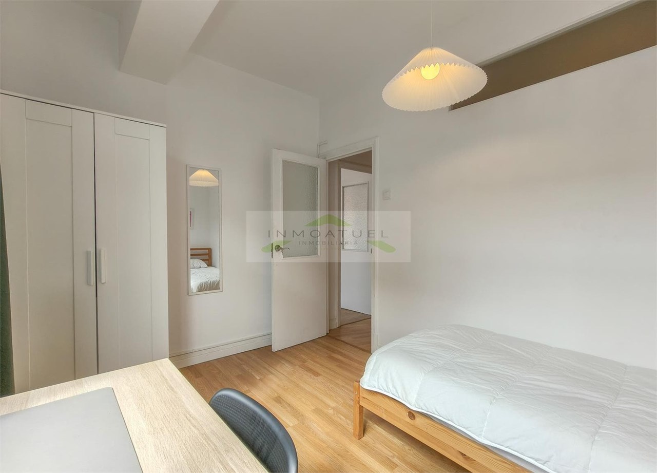 Foto 20 SOLO PARA ESTUDIANTES.- Piso de 81m2, cuatro dormitorios a 300 metros de la Renfe.