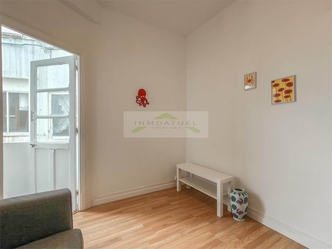Foto 3 SOLO PARA ESTUDIANTES.- Piso de 81m2, cuatro dormitorios a 300 metros de la Renfe.