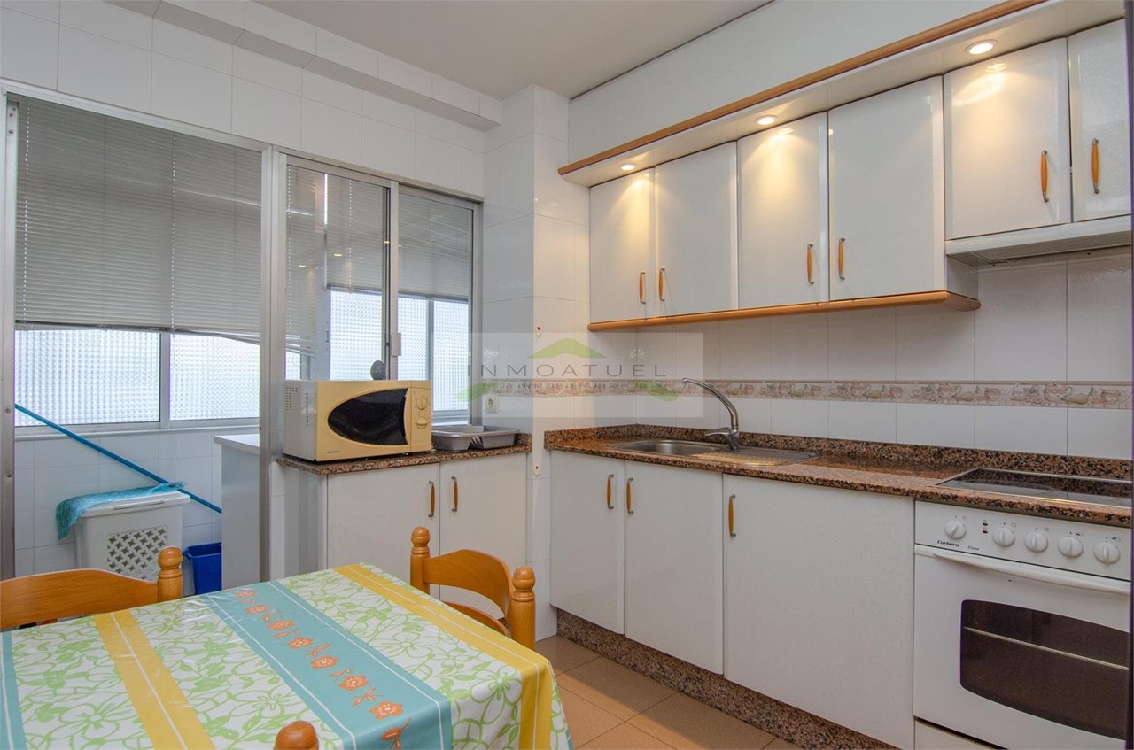 Foto 1 SOLO PARA ESTUDIANTES.- Piso de 96m2 con terraza, zona Mallos.- 