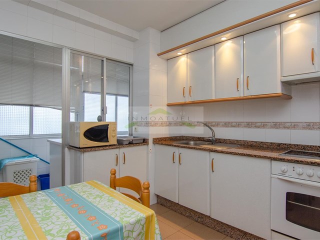 SOLO PARA ESTUDIANTES.- Piso de 96m2 con terraza, zona Mallos.-  - A Coruña