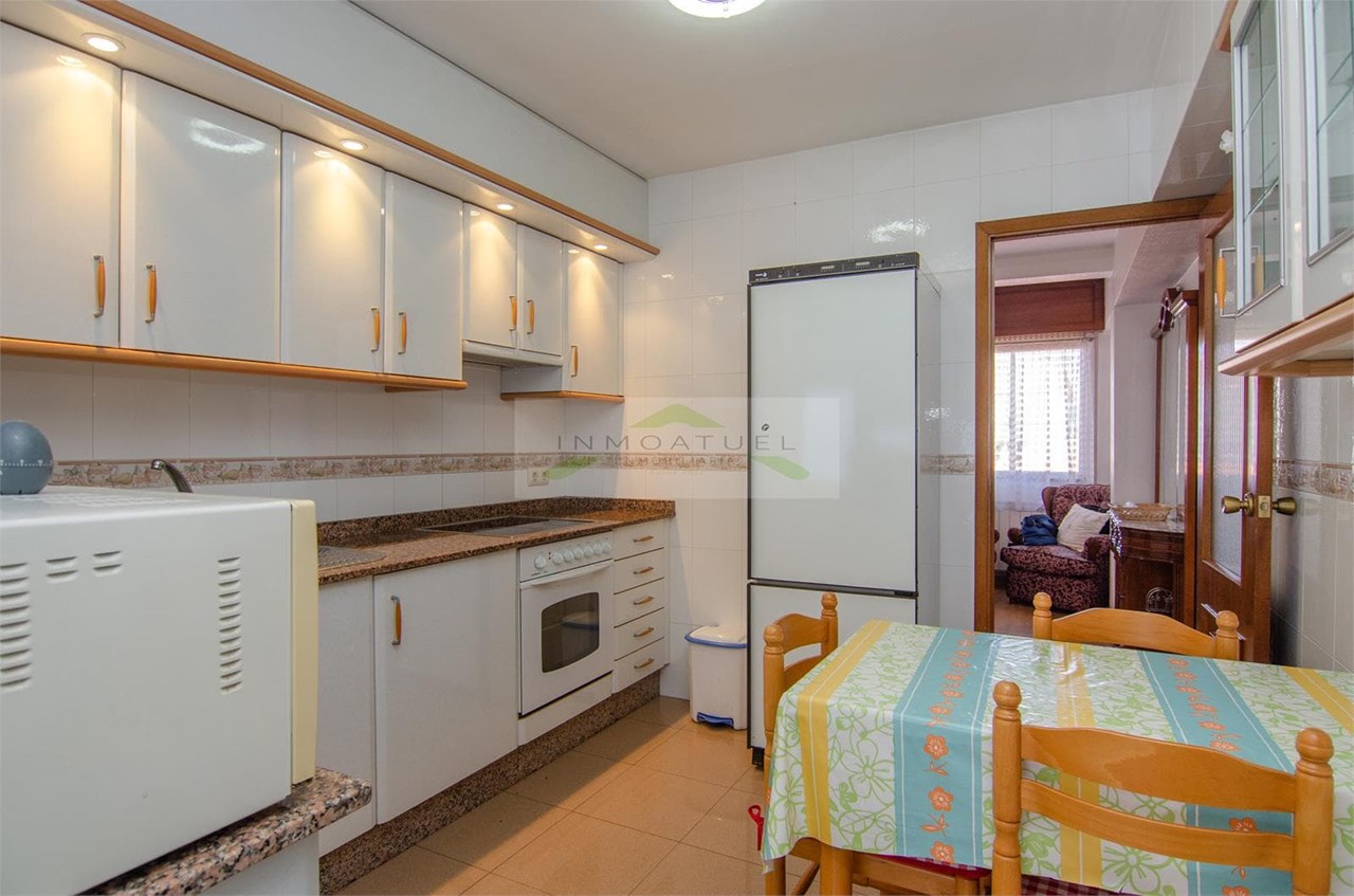 Foto 2 SOLO PARA ESTUDIANTES.- Piso de 96m2 con terraza, zona Mallos.- 