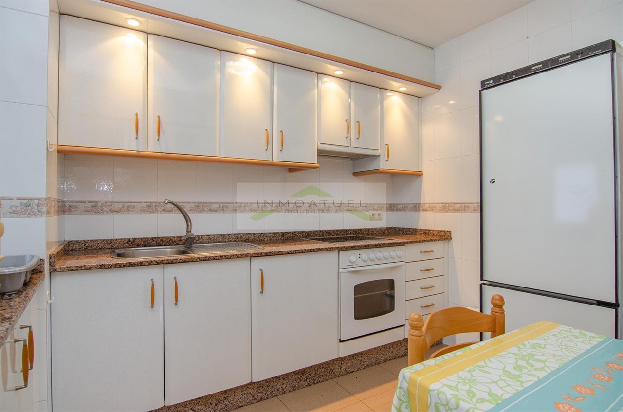Foto 3 SOLO PARA ESTUDIANTES.- Piso de 96m2 con terraza, zona Mallos.- 
