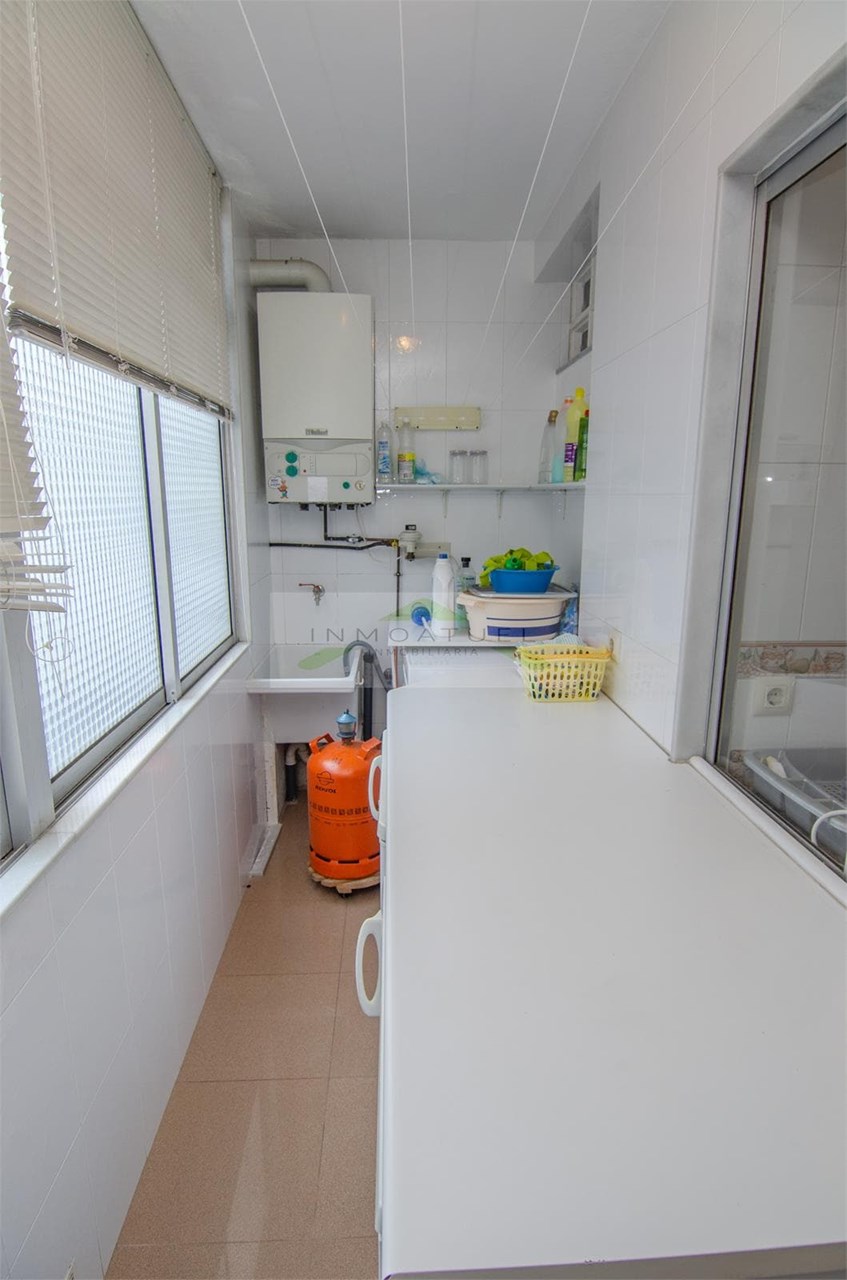 Foto 4 SOLO PARA ESTUDIANTES.- Piso de 96m2 con terraza, zona Mallos.- 