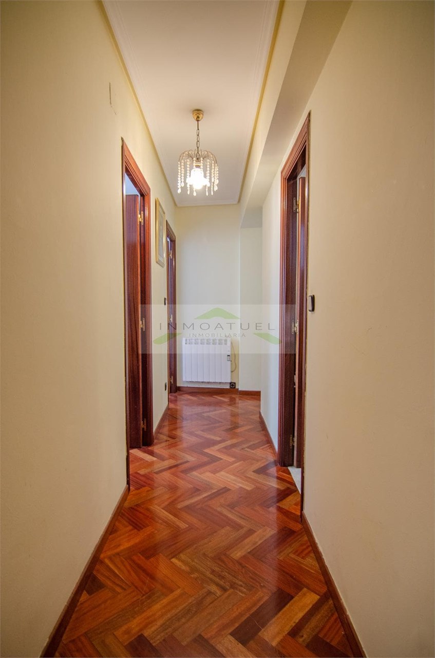 Foto 20 SOLO PARA ESTUDIANTES.- Piso de 97m2 a solo 100 metros de la Ronda de Outeiro.- 