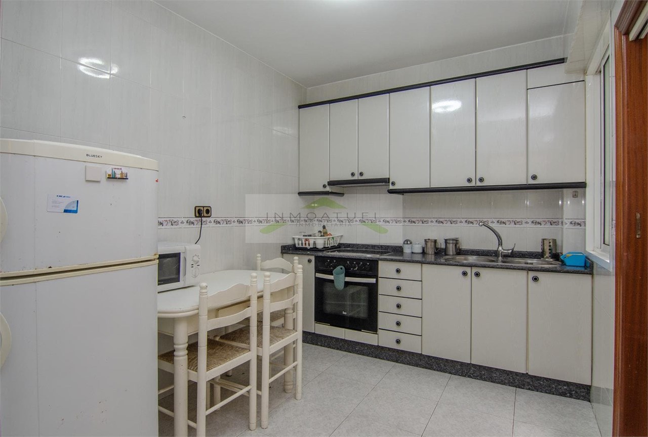 Foto 7 SOLO PARA ESTUDIANTES.- Piso de 97m2 a solo 100 metros de la Ronda de Outeiro.- 