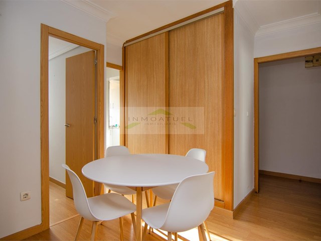 SOLO PARA ESTUDIANTES.- Piso muy soleado de 68m2 a solo 100 metros de Avenida Arteixo.- - A Coruña