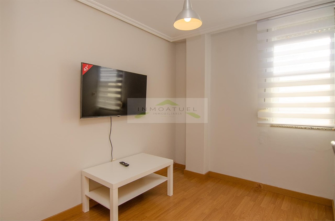 Foto 6 SOLO PARA ESTUDIANTES.- Piso muy soleado de 68m2 a solo 100 metros de Avenida Arteixo.-