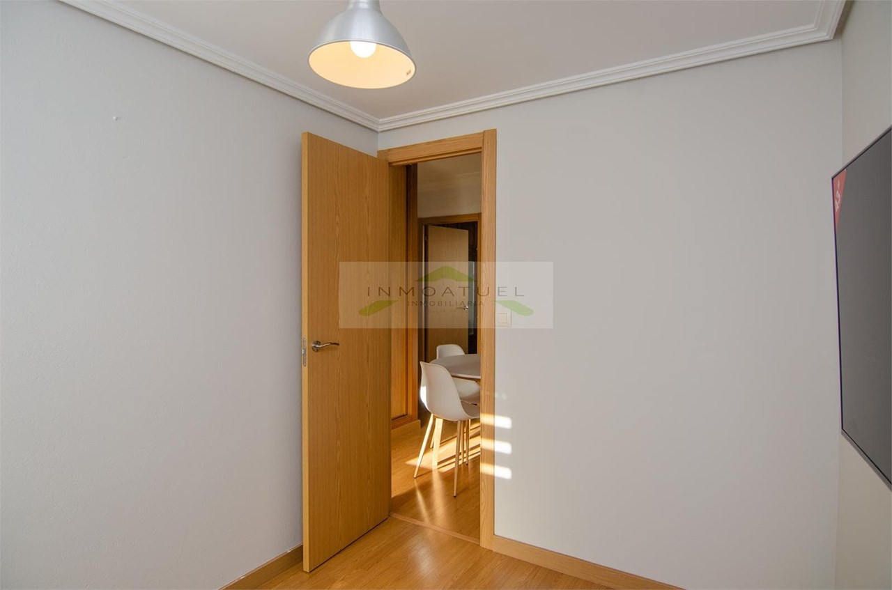 Foto 8 SOLO PARA ESTUDIANTES.- Piso muy soleado de 68m2 a solo 100 metros de Avenida Arteixo.-