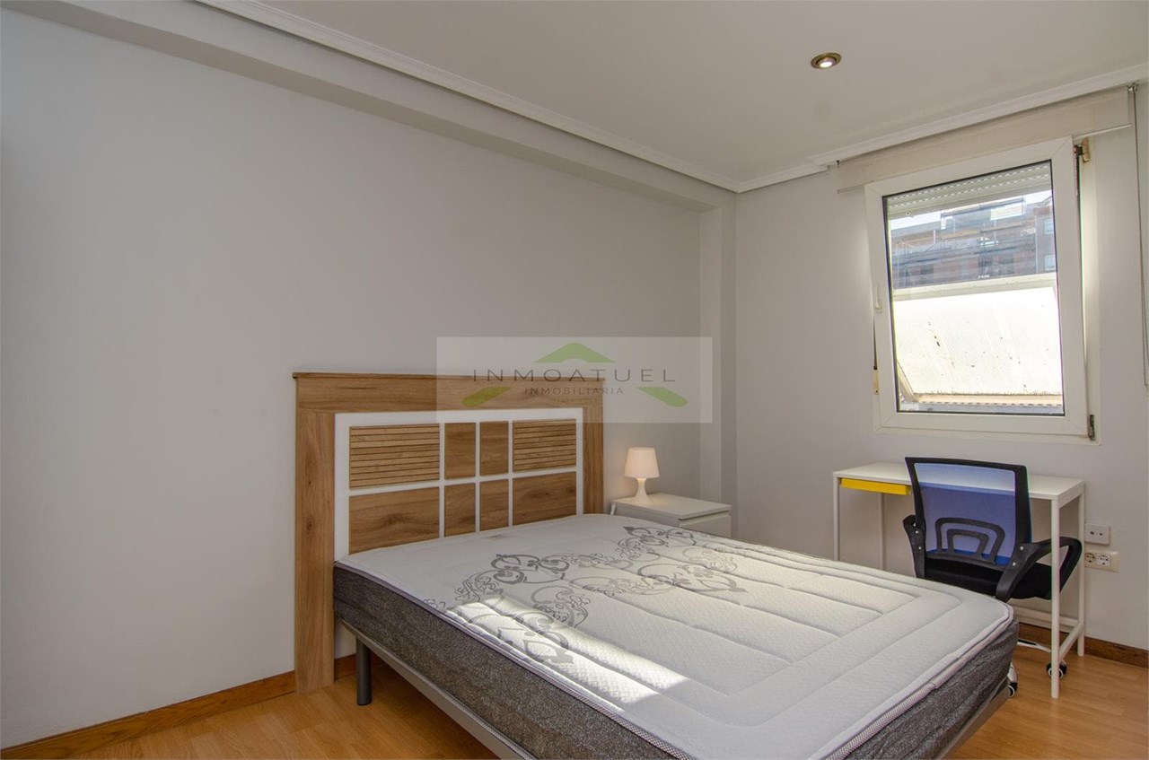 Foto 9 SOLO PARA ESTUDIANTES.- Piso muy soleado de 68m2 a solo 100 metros de Avenida Arteixo.-