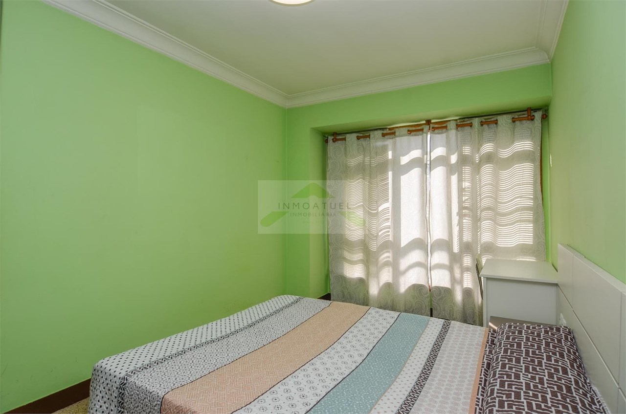 Foto 12 SOLO PARA ESTUDIANTES.- Piso soleado de 84m2 con ascensor y exterior, zona Mallos.- 