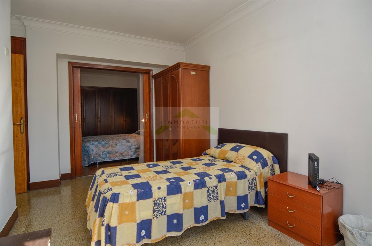 Foto 13 SOLO PARA ESTUDIANTES.- Piso soleado de 84m2 con ascensor y exterior, zona Mallos.- 