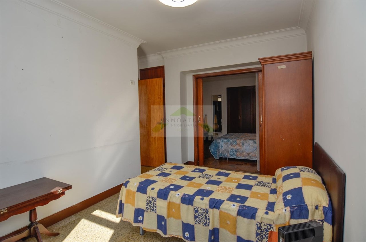Foto 14 SOLO PARA ESTUDIANTES.- Piso soleado de 84m2 con ascensor y exterior, zona Mallos.- 