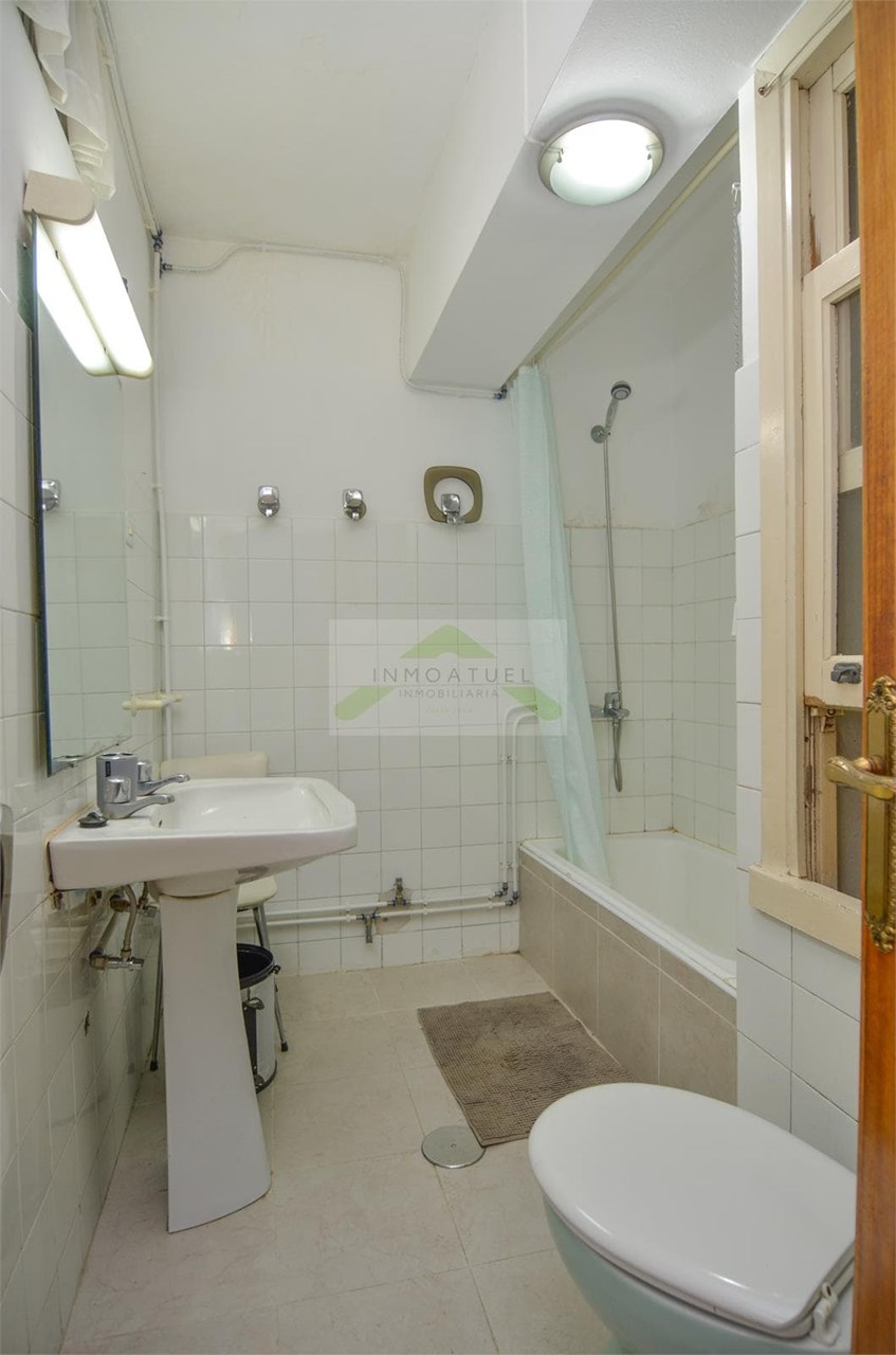 Foto 19 SOLO PARA ESTUDIANTES.- Piso soleado de 84m2 con ascensor y exterior, zona Mallos.- 