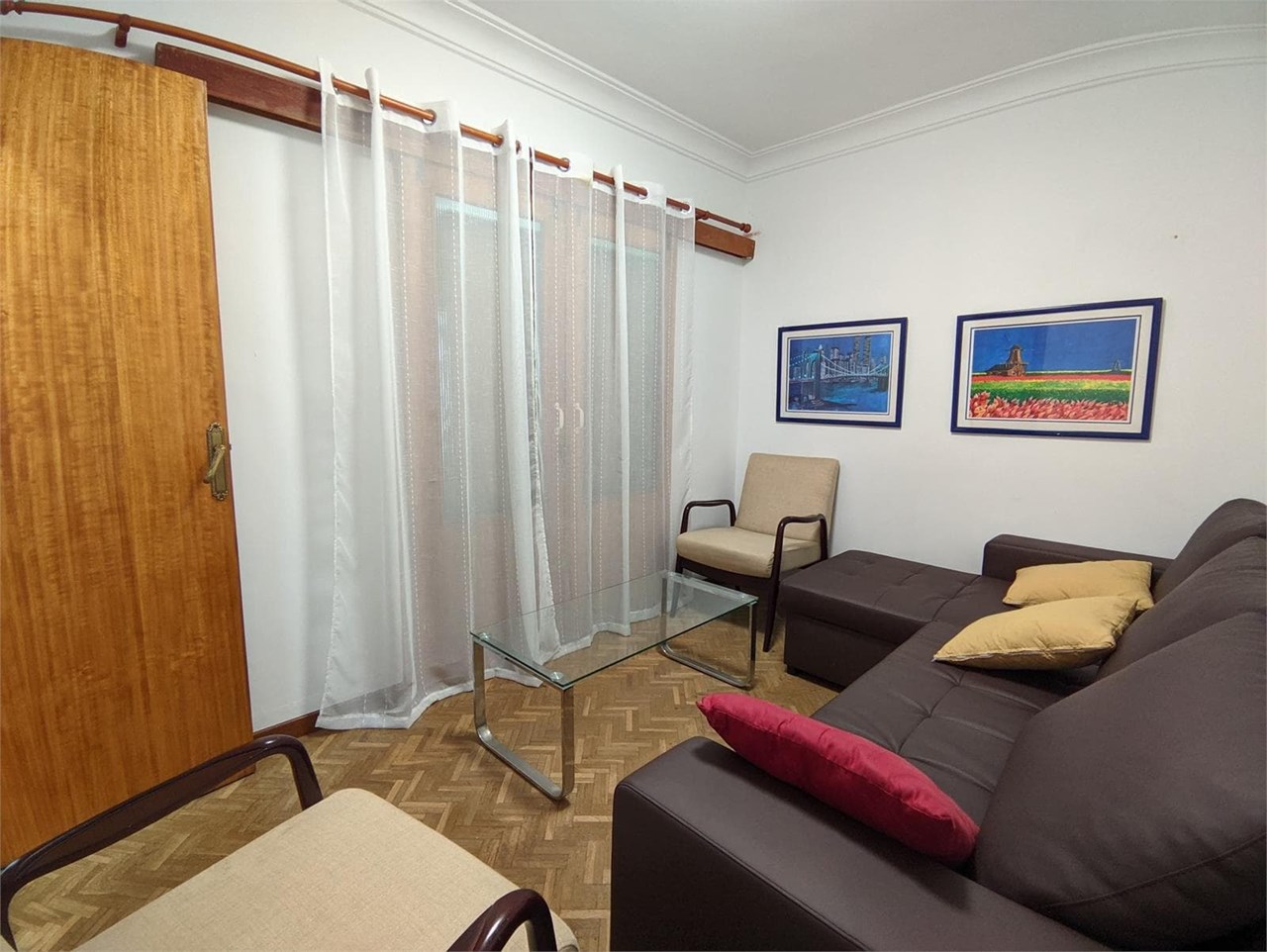 Foto 4 SOLO PARA ESTUDIANTES.- Piso soleado de 84m2 con ascensor y exterior, zona Mallos.- 