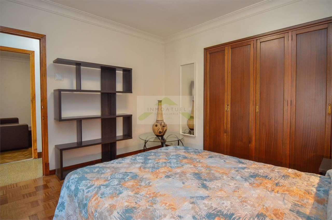 Foto 7 SOLO PARA ESTUDIANTES.- Piso soleado de 84m2 con ascensor y exterior, zona Mallos.- 