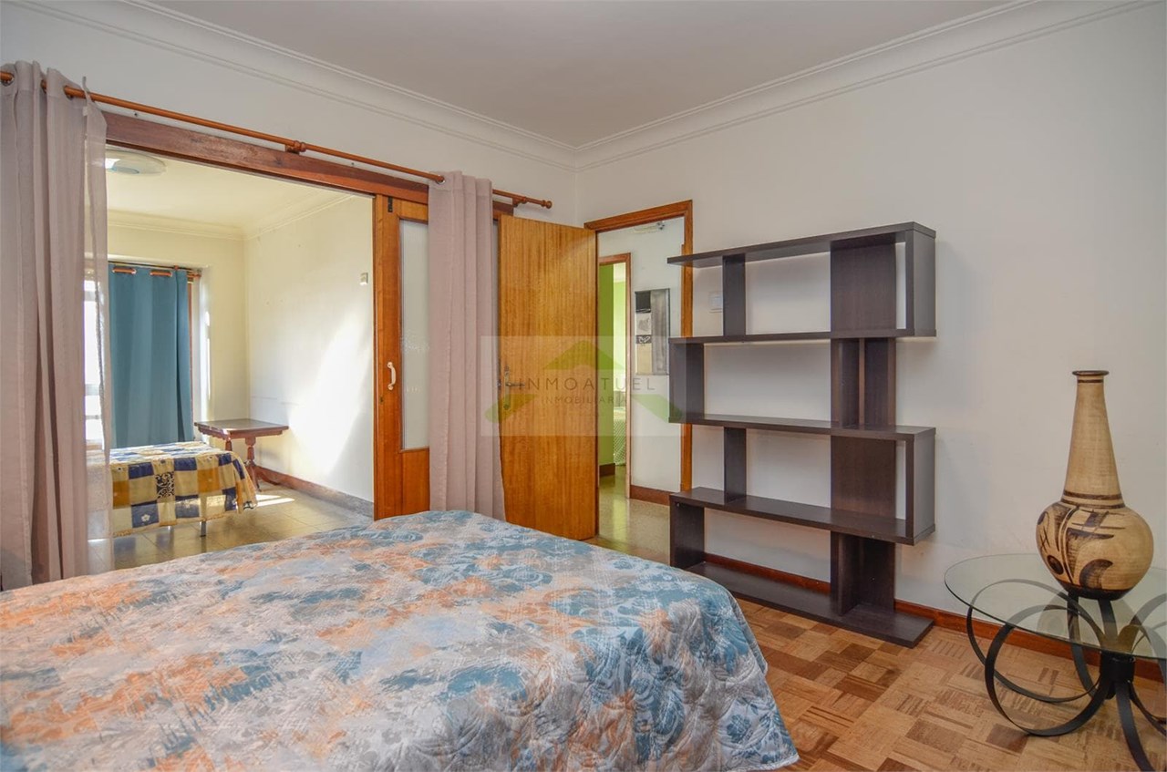Foto 8 SOLO PARA ESTUDIANTES.- Piso soleado de 84m2 con ascensor y exterior, zona Mallos.- 